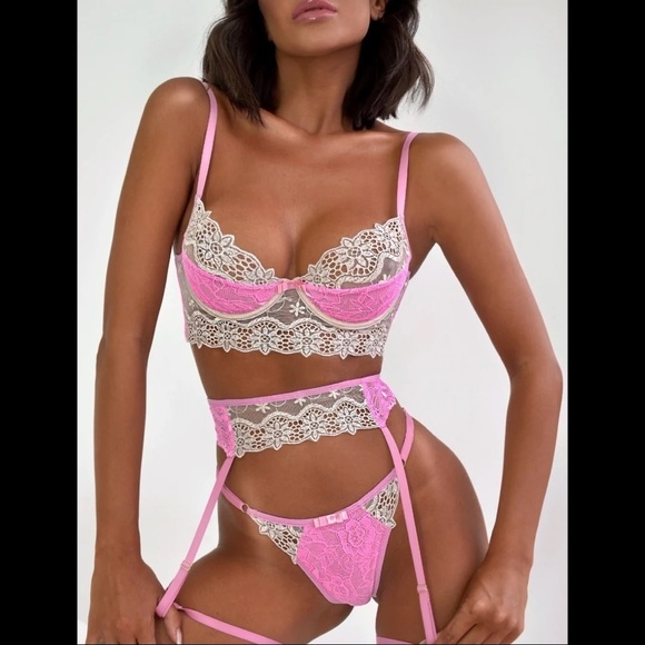 Paris crochet embroidered lingerie set with garter belt - Picture 3 of 10